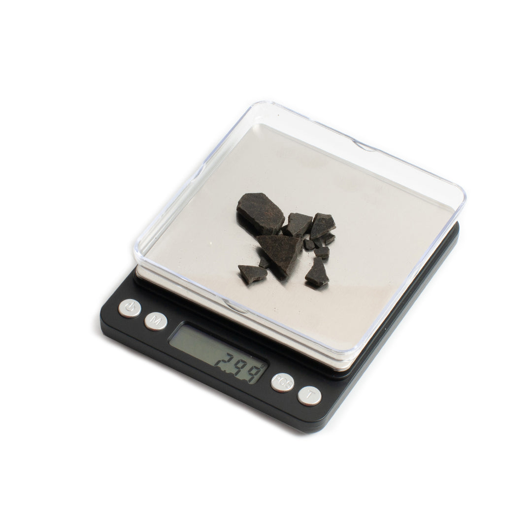 Digitale Feinwaage zum Abwiegen von Kerzenmaterial im Milligrammbereich